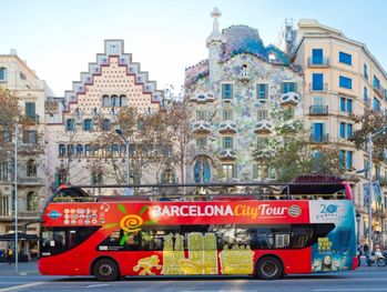 barcelona bus tour hop on hop off
