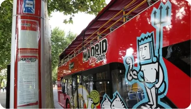 Lateral del bus turístico de Madrid