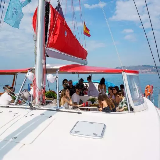 Catamaran sailing with free tapa and drink – Small groups